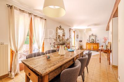 Maison traditionnelle - 137 m² - 6 pièces