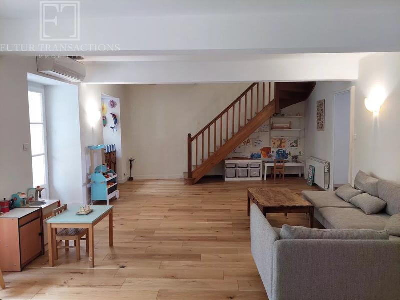 Maison - 210 m² - 9 pièces