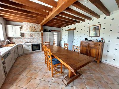 Maison - 234 m² - 10 pièces
