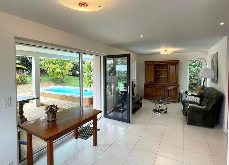 Maison - 172 m² - 8 pièces