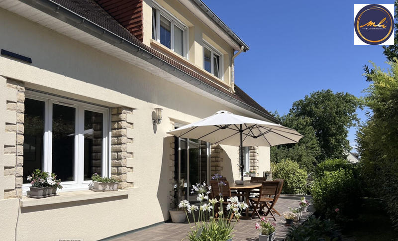 Maison traditionnelle - 187 m² - 8 pièces