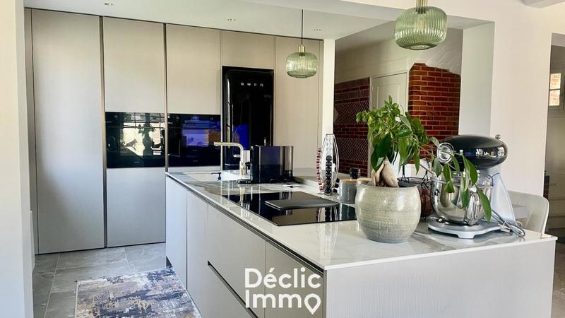 Maison - 197 m² - 8 pièces