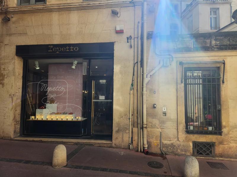 Magasins - 103 m² - 2 pièces