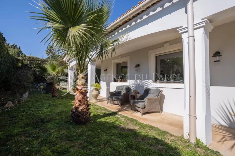 Maison - 250 m² - 6 pièces