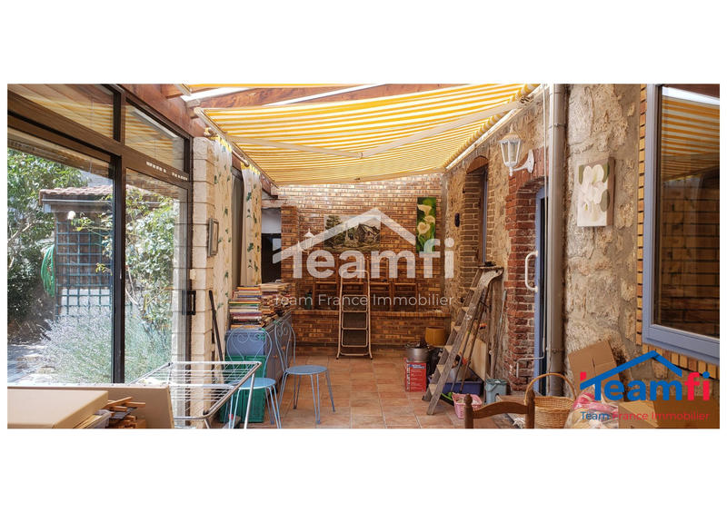 Maison - 260 m² - 11 pièces