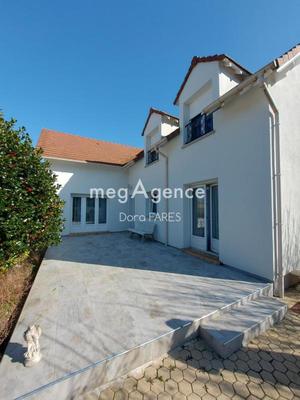 Maison - 176 m² - 8 pièces