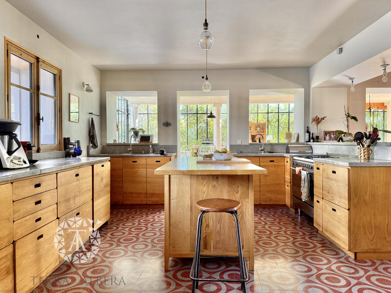 Propriété - 504 m² - 12 pièces