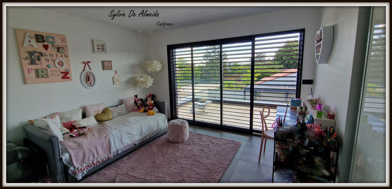 Propriété - 240 m² - 8 pièces