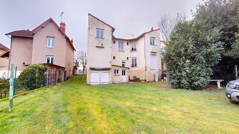 Maison - 223 m² - 9 pièces