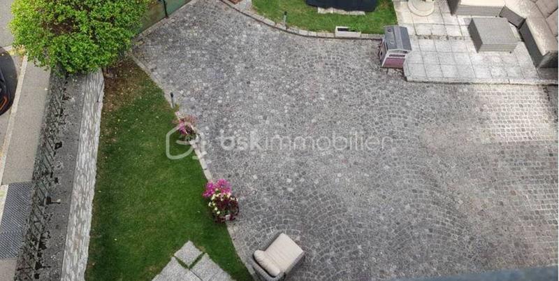 Demeure - 240 m² - 7 pièces