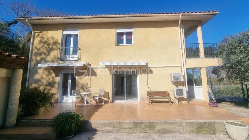 Maison - 213 m² - 8 pièces