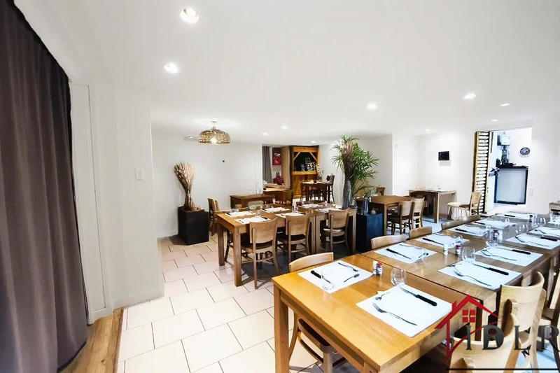 Fonds de commerce - Local commercial - 270 m²