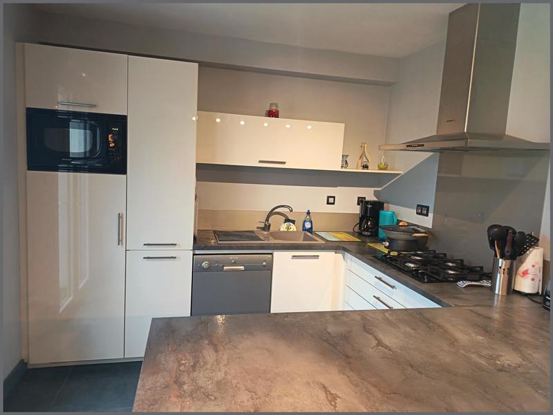 Maison - 143 m² - 9 pièces