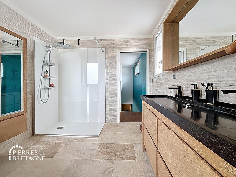 Villa - 221 m² - 8 pièces