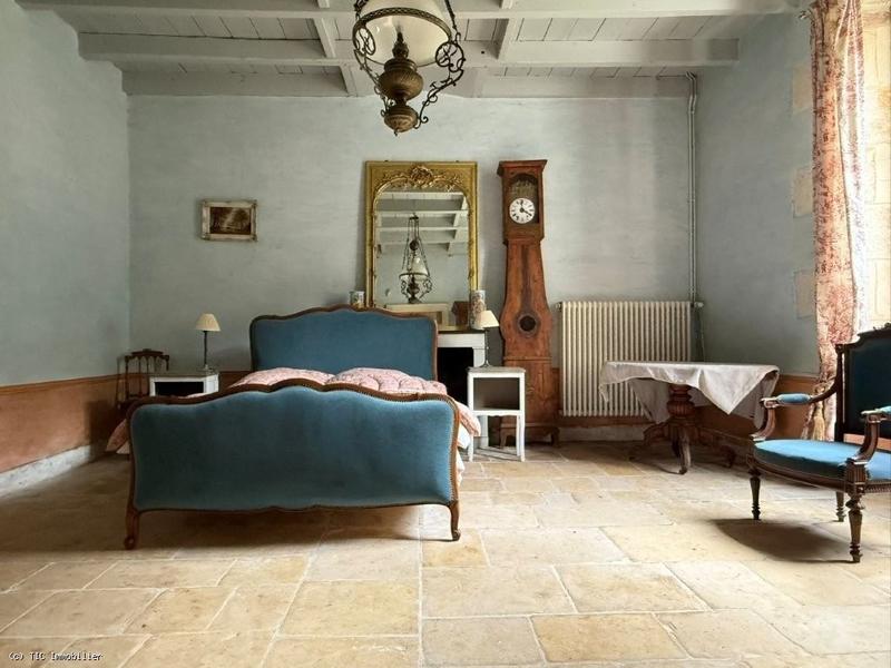 Maison - 230 m² - 8 pièces