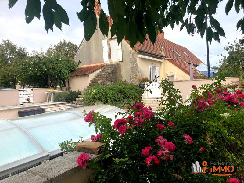 Maison - 335 m² - 12 pièces