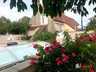 Maison - 335 m² - 12 pièces