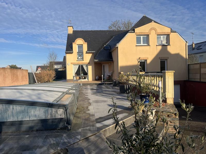 Maison traditionnelle - 170 m² - 8 pièces