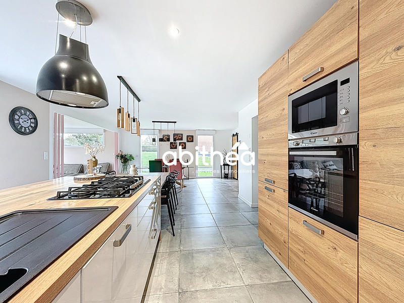 Maison - 181 m² - 8 pièces