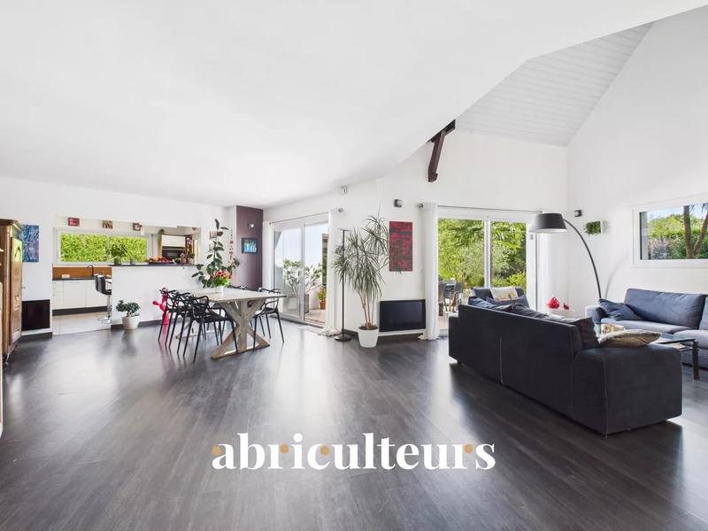 Maison - 258 m² - 7 pièces