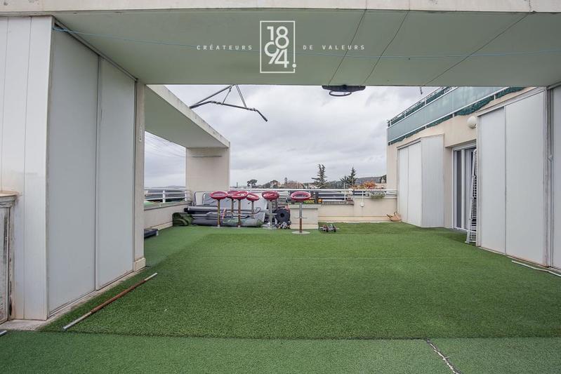 Appartement - 90 m² - 5 pièces