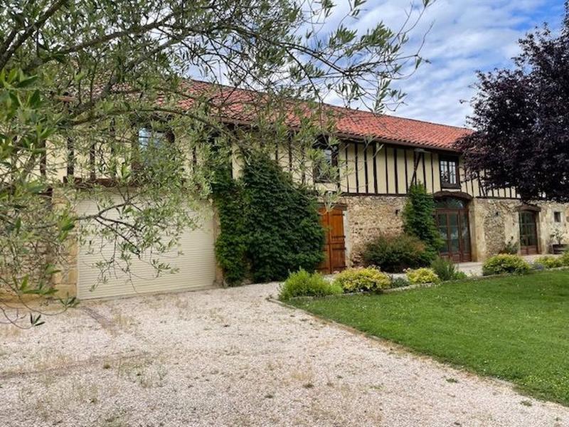 Maison - 630 m² - 9 pièces