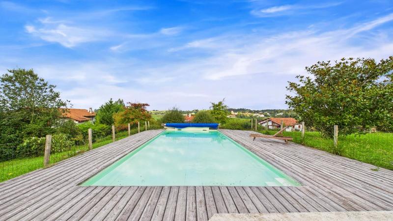 Maison - 316 m² - 10 pièces