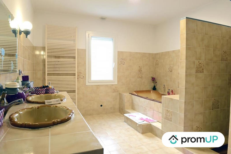 Maison - 276 m² - 8 pièces