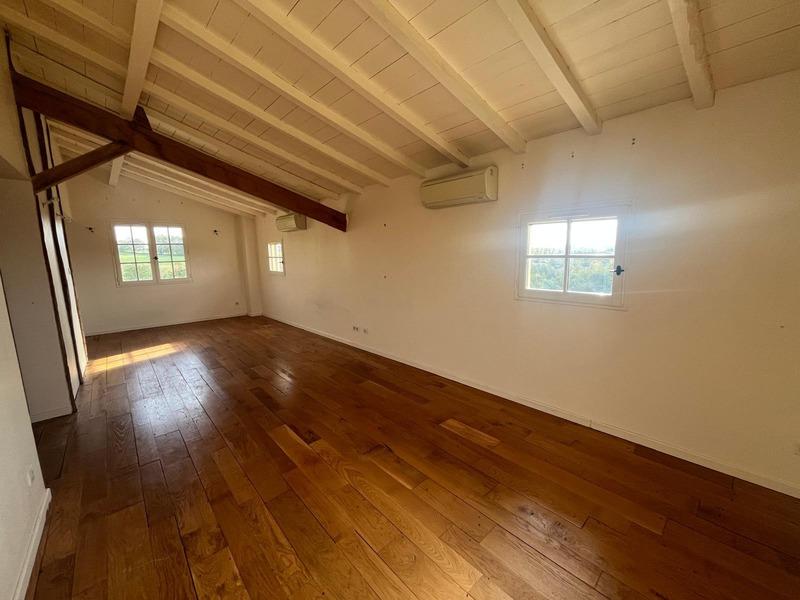 Propriété - 220 m² - 8 pièces