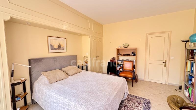 Maison - 265 m² - 8 pièces