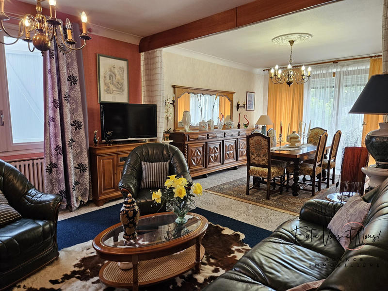 Maison - 313 m² - 13 pièces