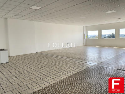 Local commercial - 196 m²