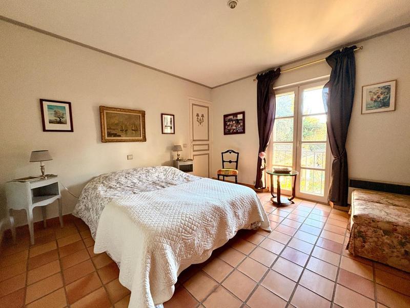 Maison - 210 m² - 7 pièces