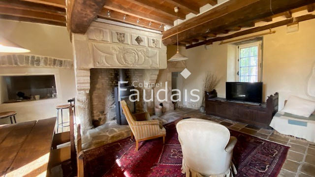 Propriété - 305 m² - 12 pièces