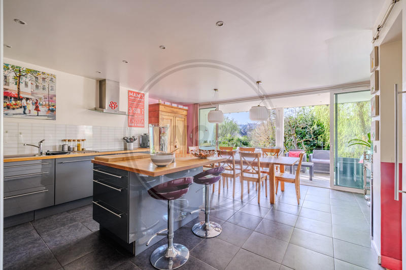 Maison - 268 m² - 11 pièces