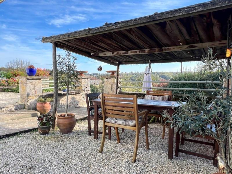 Maison ancienne - 199 m² - 7 pièces