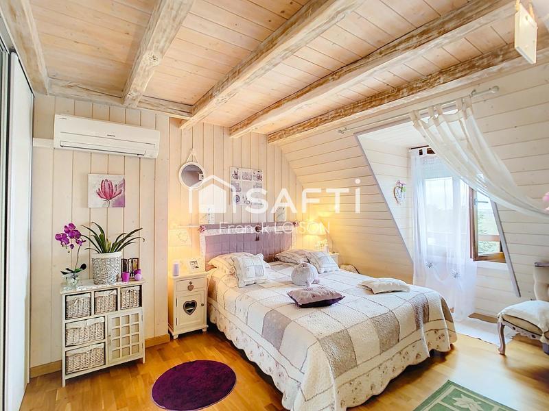 Maison - 220 m² - 11 pièces