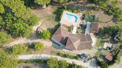 Maison - 180 m² - 8 pièces