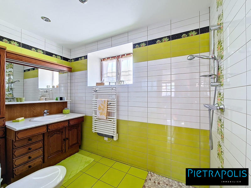 Maison - 204 m² - 6 pièces