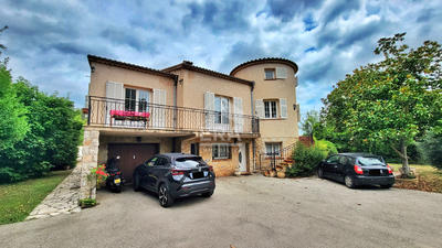 Maison - 270 m² - 8 pièces