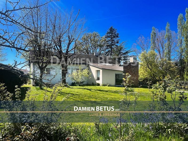 Maison - 202 m² - 8 pièces