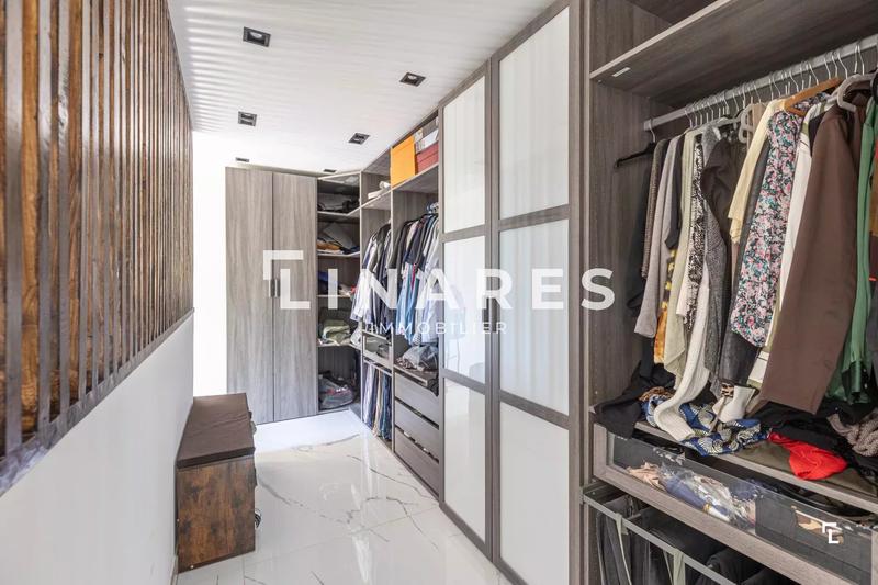 Villa - 242 m² - 5 pièces