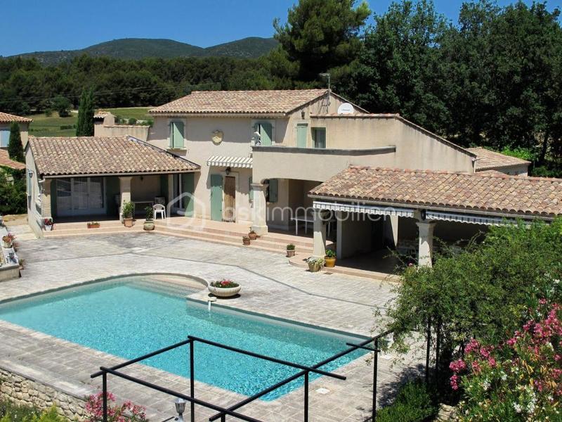 Propriété - 150 m² - 8 pièces