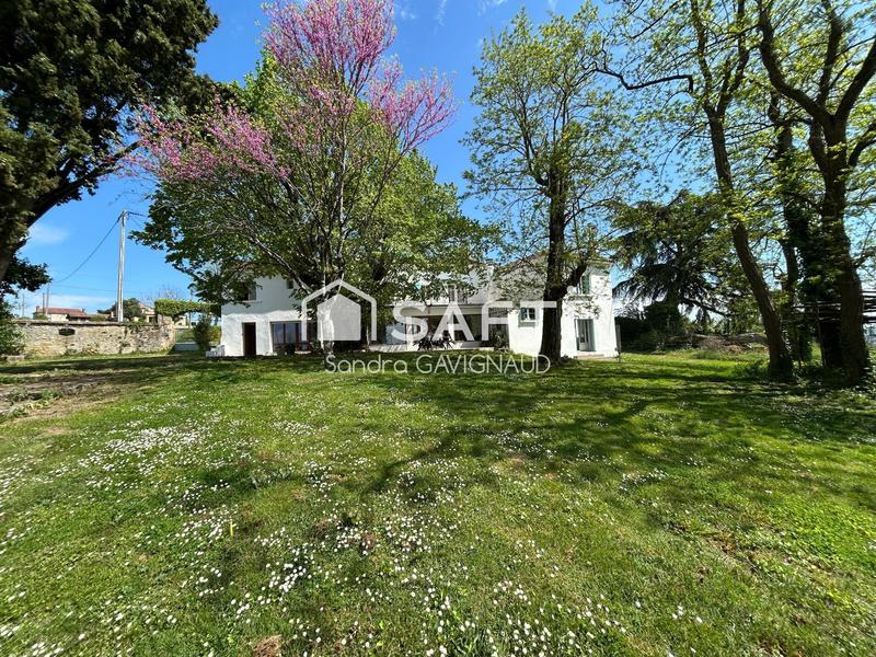 Maison - 370 m² - 12 pièces