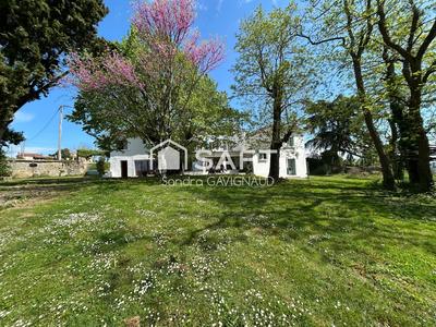 Maison - 370 m² - 12 pièces