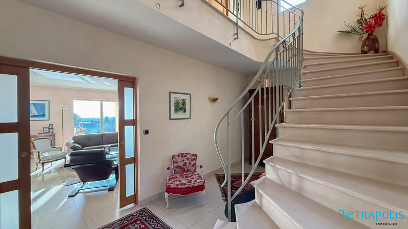 Maison contemporaine - 280 m² - 8 pièces