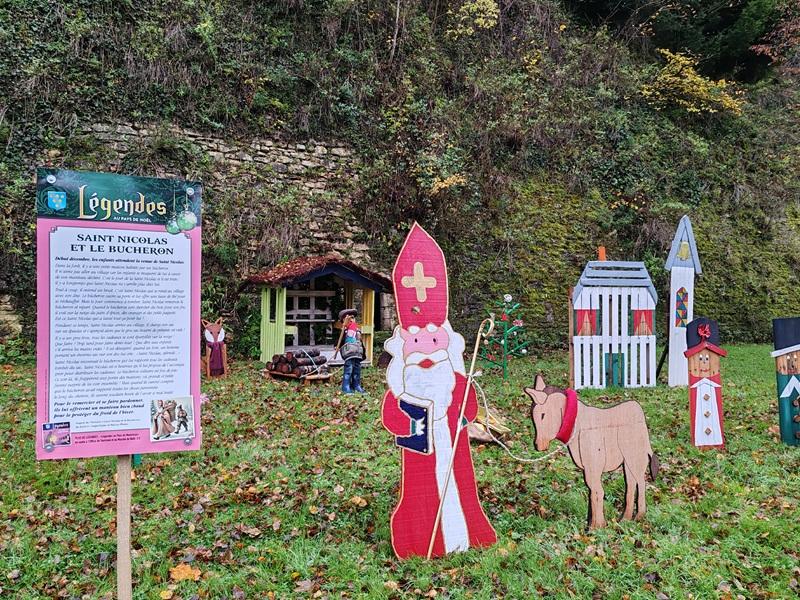 Décorations de Noël et recyclades hivernales