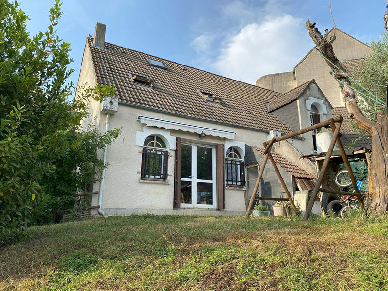 Maison - 93 m² - 8 pièces