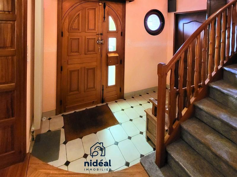 Maison - 190 m² - 8 pièces