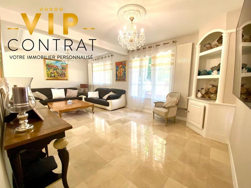 Demeure - 264 m² - 9 pièces